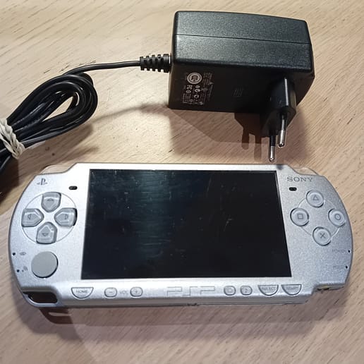 Sony PSP 2004 Konsol Silver 1GB (Begagnad)